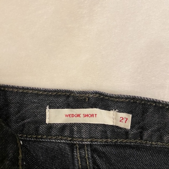 Levi’s Embellished Wedgie Short - Picture 8 of 8